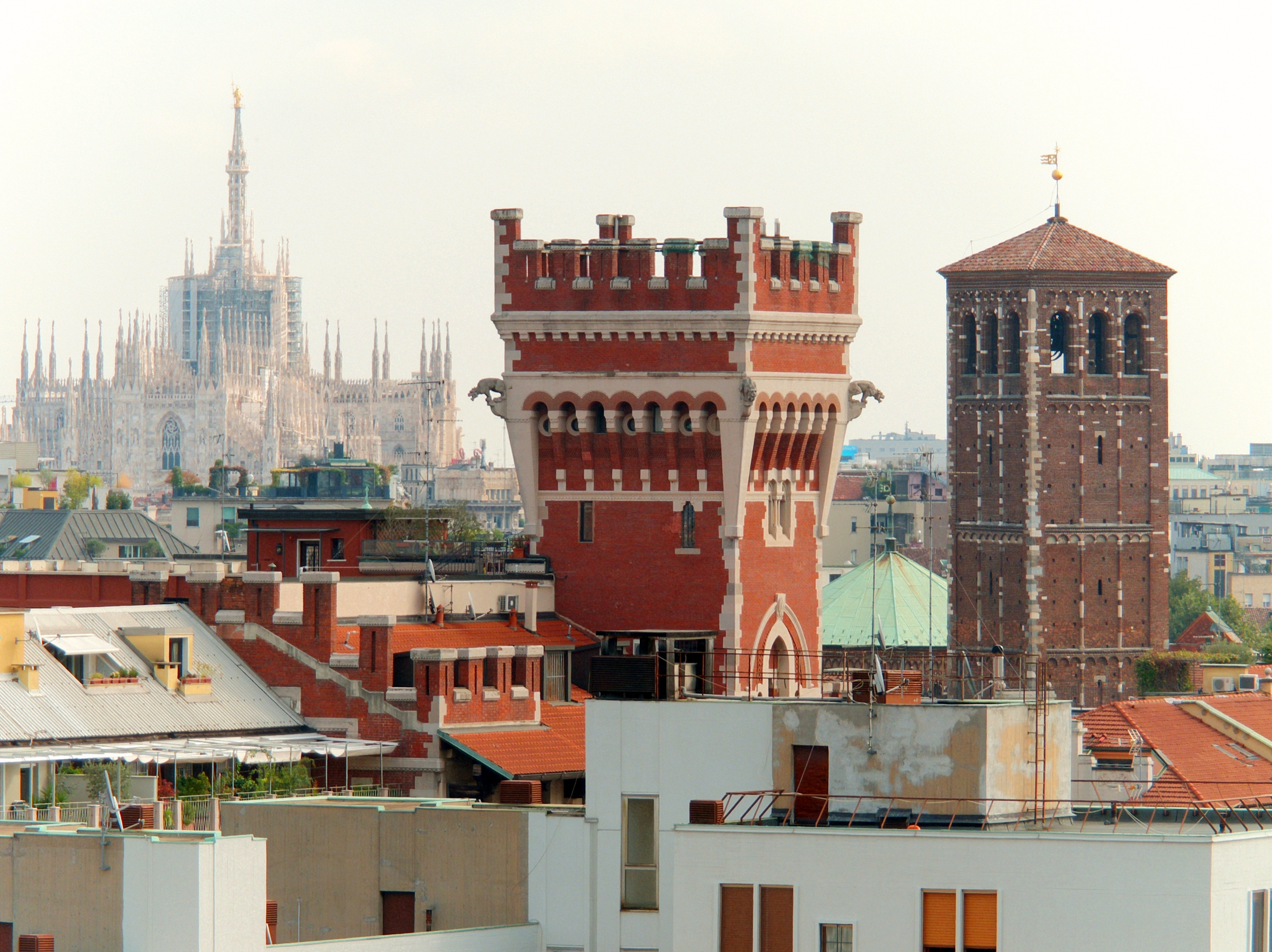 Milano - Duomo, torre del Castello Cova e campanile maggiore della Basilica di Sant'Ambrogio